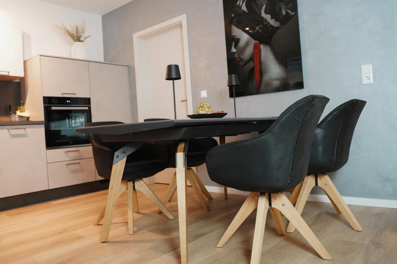 Stadtoase Wohntraumerei: Urban Oasis with Modern Design and Cozy Fireplace Paderborn Exterior photo
