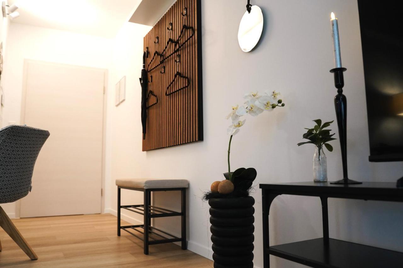 Stadtoase Wohntraumerei: Urban Oasis with Modern Design and Cozy Fireplace Paderborn Exterior photo