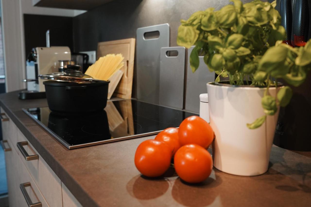 Stadtoase Wohntraumerei: Urban Oasis with Modern Design and Cozy Fireplace Paderborn Exterior photo