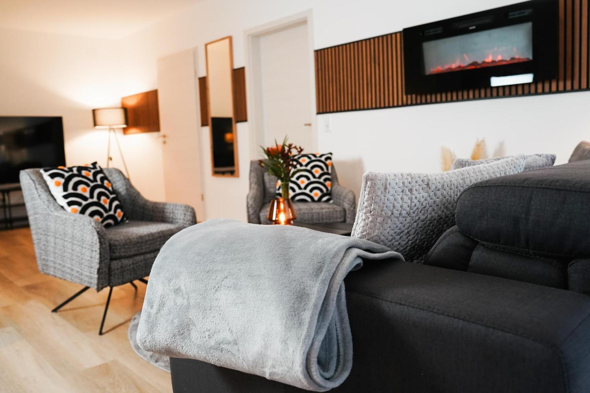 Stadtoase Wohntraumerei: Urban Oasis with Modern Design and Cozy Fireplace Paderborn Exterior photo